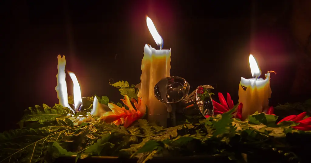 Brennende Kerzen in der Weihnachtszeit